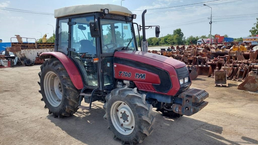 TYM T700 - Traktor: gambar 1 TYM T700 - Traktor: gambar 1