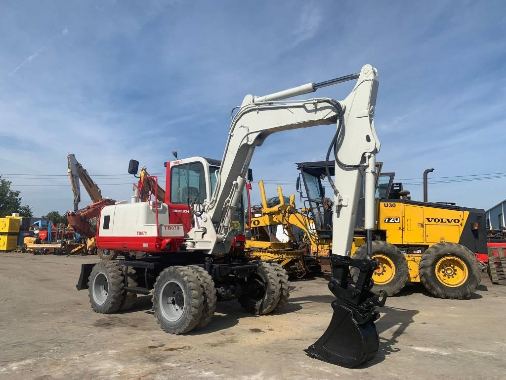 Takeuchi TB070W - Ekskavator roda: gambar 2 Takeuchi TB070W - Ekskavator roda: gambar 2