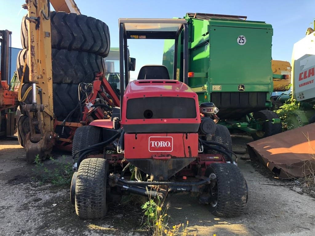 Toro REELMASTER 5500D - Mesin pemotong rumput: gambar 2 Toro REELMASTER 5500D - Mesin pemotong rumput: gambar 2