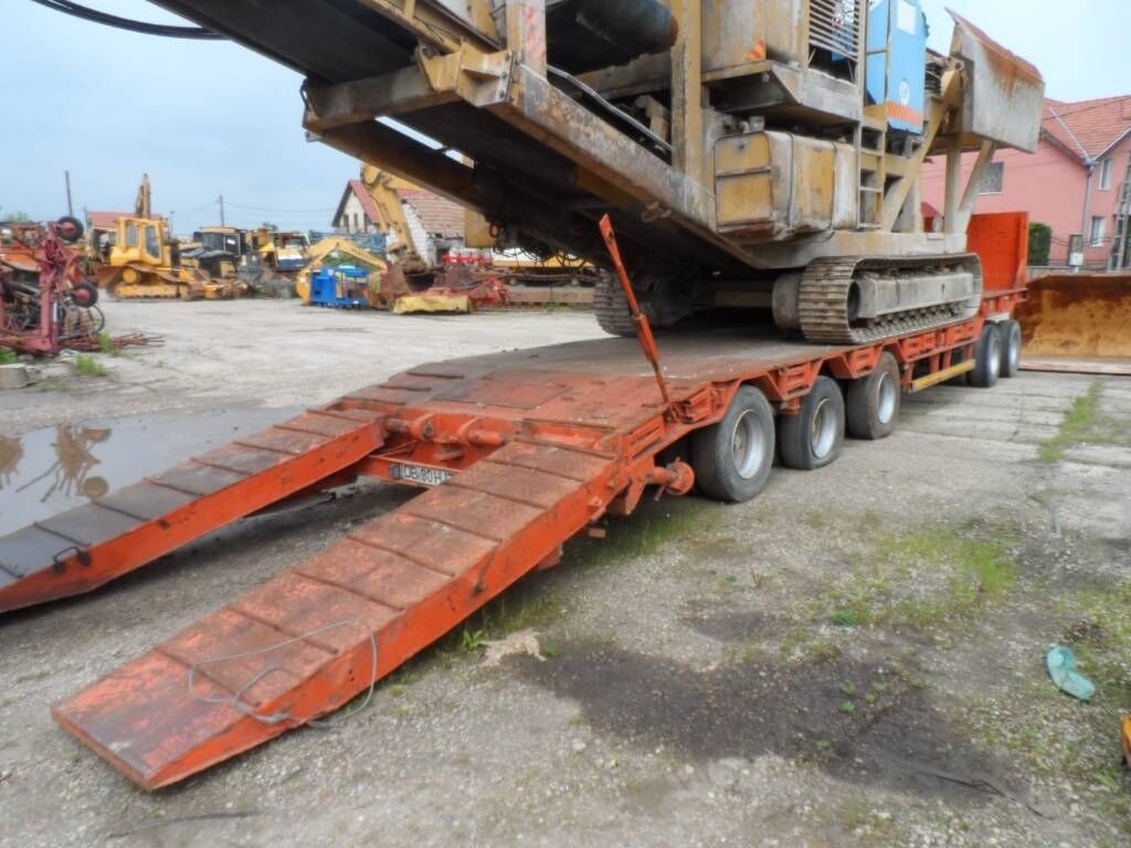 UMM RJ 40 UMM RJ 40 - Semi-trailer low bed: gambar 1 UMM RJ 40 UMM RJ 40 - Semi-trailer low bed: gambar 1