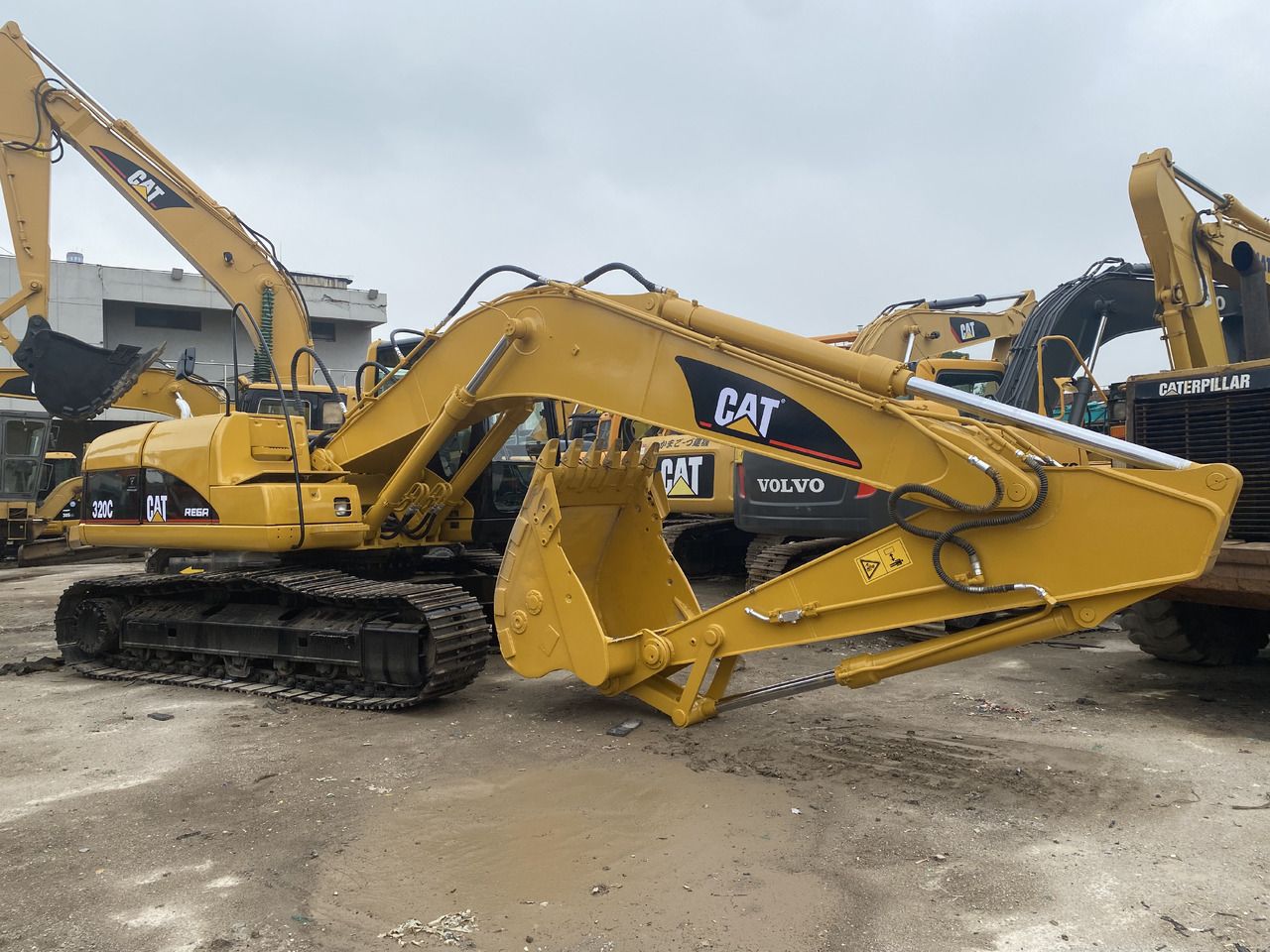 CATERPILLAR 320C - Ekskavator perayap: gambar 1 CATERPILLAR 320C - Ekskavator perayap: gambar 1