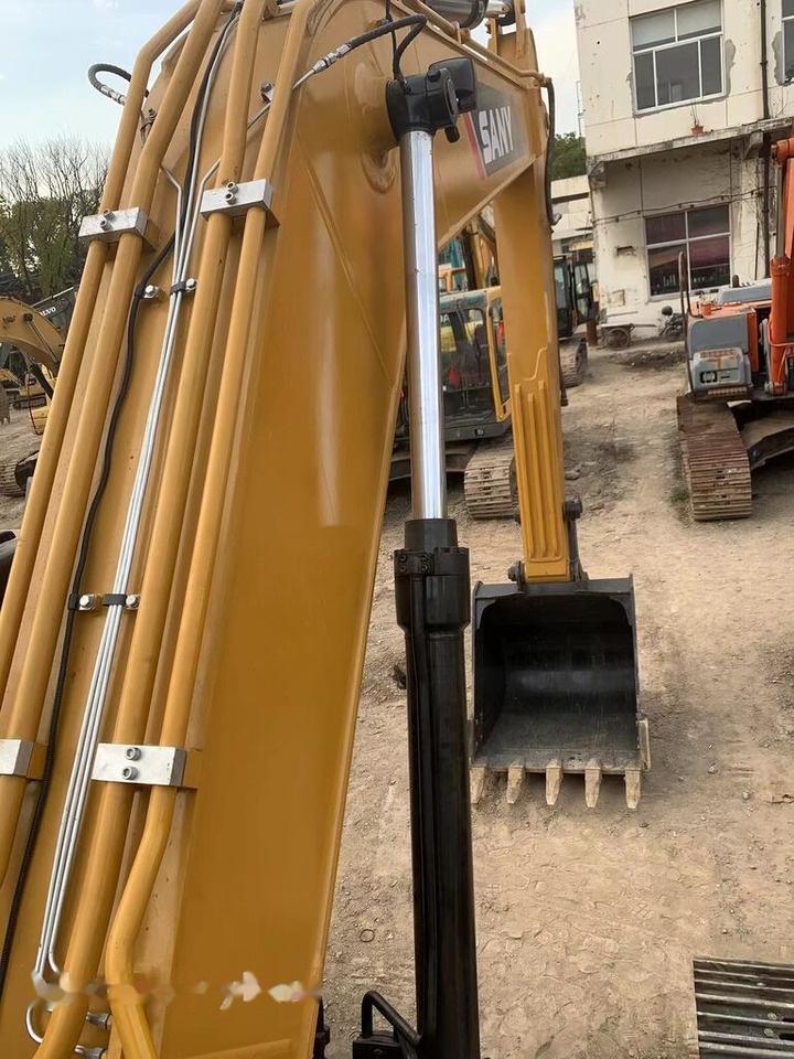 Sany SY215C - Ekskavator perayap: gambar 1 Sany SY215C - Ekskavator perayap: gambar 1