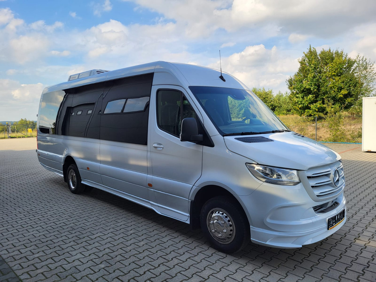 Mercedes-Benz Sprinter 519 CDI 24 places + 4 standing NEW - Bus pariwisata: gambar 1 Mercedes-Benz Sprinter 519 CDI 24 places + 4 standing NEW - Bus pariwisata: gambar 1