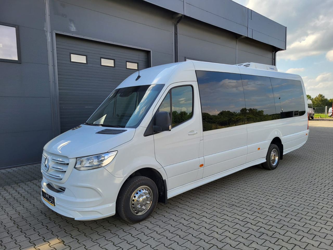 Mercedes-Benz Sprinter 519 CDI 24 places + 4 standing NEW - Bus pariwisata: gambar 2 Mercedes-Benz Sprinter 519 CDI 24 places + 4 standing NEW - Bus pariwisata: gambar 2