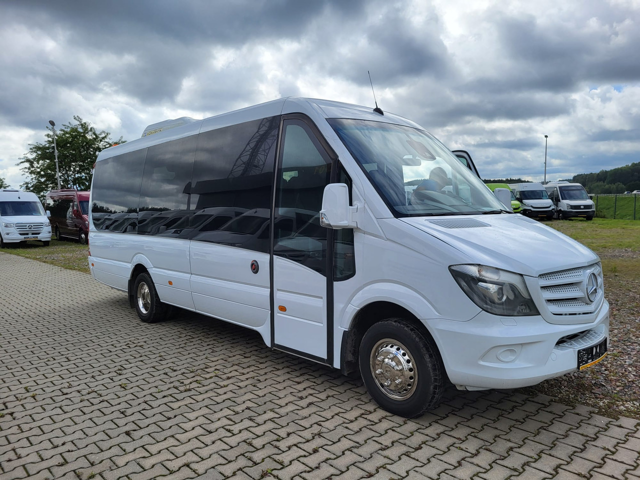 Mercedes-Benz Sprinter 519 CDI 24 seats - Bus pariwisata: gambar 1 Mercedes-Benz Sprinter 519 CDI 24 seats - Bus pariwisata: gambar 1