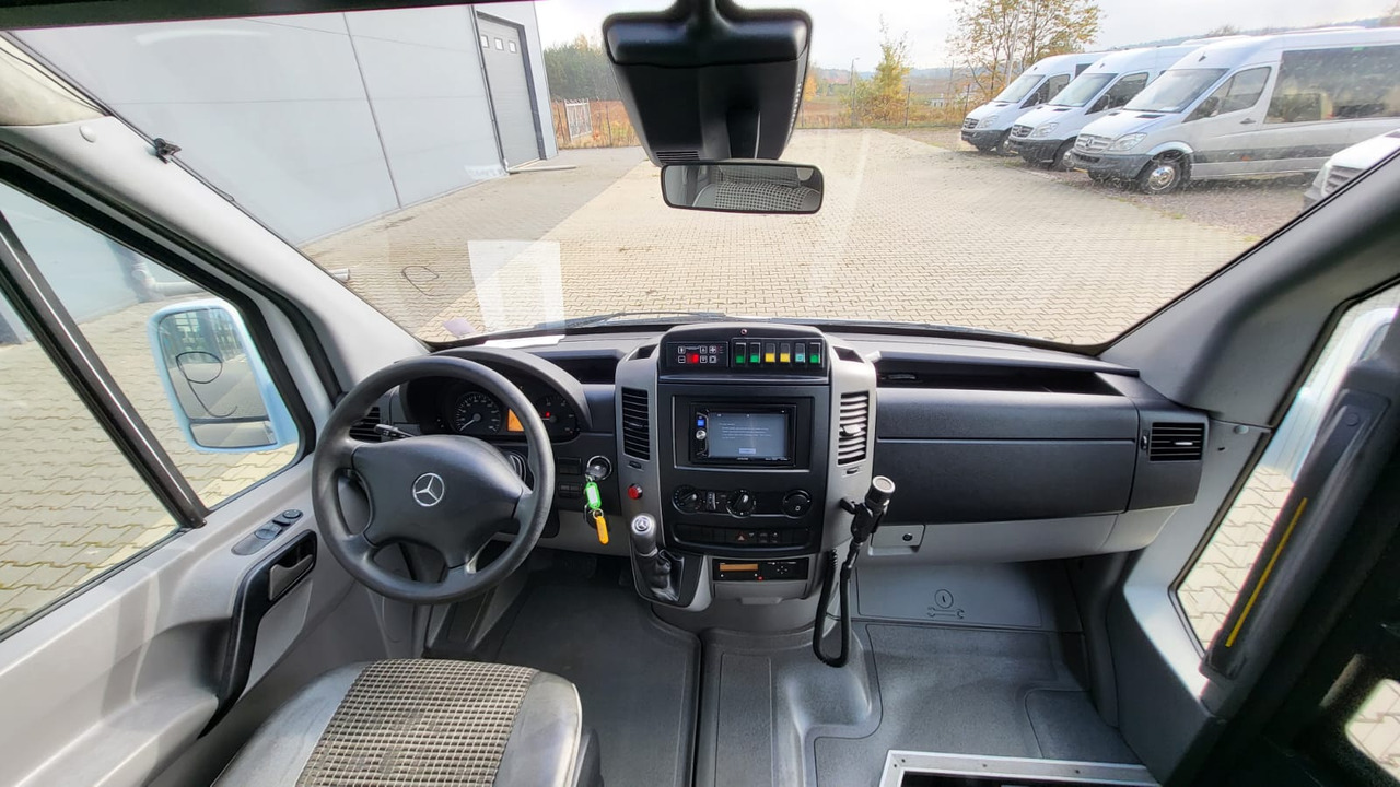 Mercedes-Benz Sprinter 519 CDI 24 seats - Bus pariwisata: gambar 4 Mercedes-Benz Sprinter 519 CDI 24 seats - Bus pariwisata: gambar 4