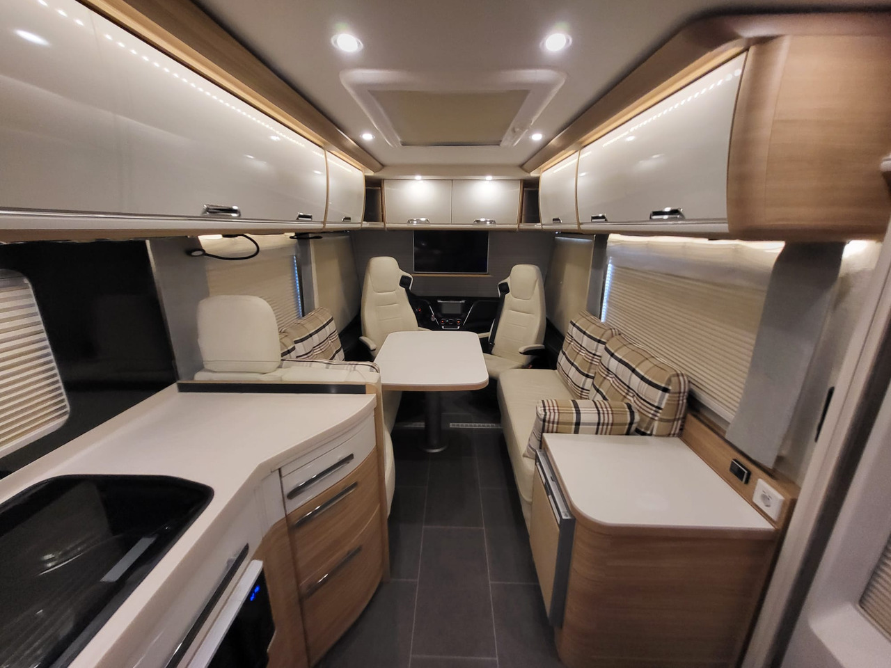 NIESMANN + BISCHOFF 920 - Mobil rumah terintegrasi: gambar 5 NIESMANN + BISCHOFF 920 - Mobil rumah terintegrasi: gambar 5
