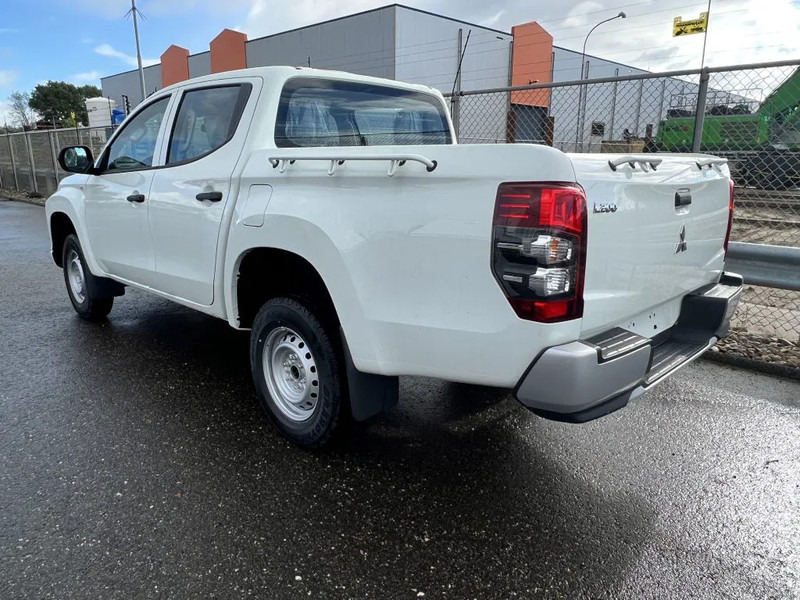 Mitsubishi L200 4x4 - 8 UNITS in WHITE 2.5 D GL Double Cab - EURO 2 - NEW!! Ready for work!!!** - Truk pikap, Van kombi: gambar 2 Mitsubishi L200 4x4 - 8 UNITS in WHITE 2.5 D GL Double Cab - EURO 2 - NEW!! Ready for work!!!** - Truk pikap, Van kombi: gambar 2