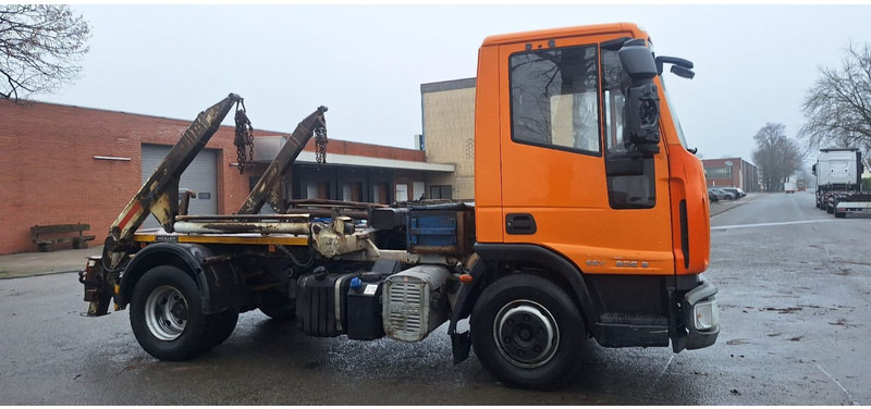 Iveco 80E18K 4x2 Absetzkipper - Truk skip loader: gambar 4 Iveco 80E18K 4x2 Absetzkipper - Truk skip loader: gambar 4