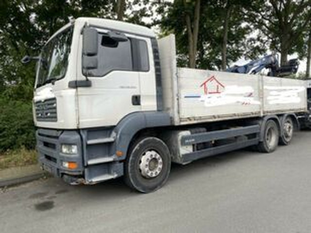 MAN 26.320 Pritsche mit Kran Tirre 170 - Truk flatbed, Truk derek: gambar 2 MAN 26.320 Pritsche mit Kran Tirre 170 - Truk flatbed, Truk derek: gambar 2
