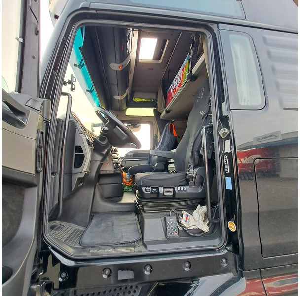 MAN 26.500 XXK BDF Vollausst. - Pengangkut kontainer/ Container truck: gambar 4 MAN 26.500 XXK BDF Vollausst. - Pengangkut kontainer/ Container truck: gambar 4