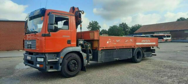 MAN TG-M18.280PS Hiab 111B-2 mit Funk - Truk flatbed, Truk derek: gambar 5 MAN TG-M18.280PS Hiab 111B-2 mit Funk - Truk flatbed, Truk derek: gambar 5