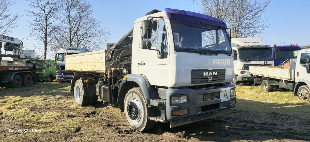 MAN TGM 18.220 4x2 3.S-Kipper mit Kran - Truk jungkit, Truk derek: gambar 1 MAN TGM 18.220 4x2 3.S-Kipper mit Kran - Truk jungkit, Truk derek: gambar 1