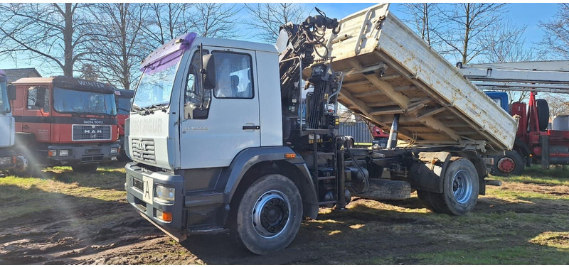 MAN TGM 18.220 4x2 3.S-Kipper mit Kran - Truk jungkit, Truk derek: gambar 2 MAN TGM 18.220 4x2 3.S-Kipper mit Kran - Truk jungkit, Truk derek: gambar 2