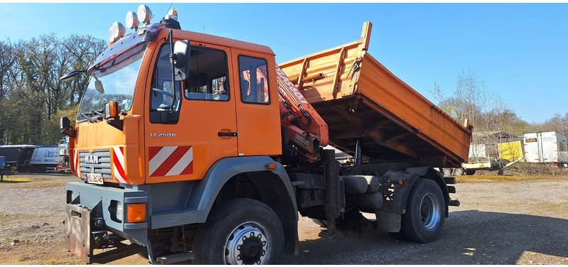 MAN TGM 18.240PS 4x4 3.S-Kipper mit Kran - Truk jungkit, Truk derek: gambar 1 MAN TGM 18.240PS 4x4 3.S-Kipper mit Kran - Truk jungkit, Truk derek: gambar 1