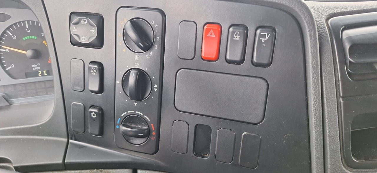 Mercedes-Benz 1222 Atego Koffer mit LBW Klima - Truk box: gambar 5 Mercedes-Benz 1222 Atego Koffer mit LBW Klima - Truk box: gambar 5