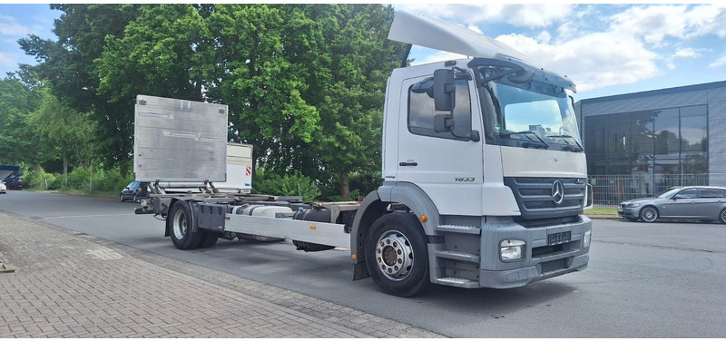 Mercedes-Benz 1833 2 Achser für BDF mit LBW - Truk sasis: gambar 2 Mercedes-Benz 1833 2 Achser für BDF mit LBW - Truk sasis: gambar 2
