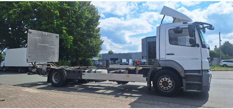 Mercedes-Benz 1833 2 Achser für BDF mit LBW - Truk sasis: gambar 3 Mercedes-Benz 1833 2 Achser für BDF mit LBW - Truk sasis: gambar 3