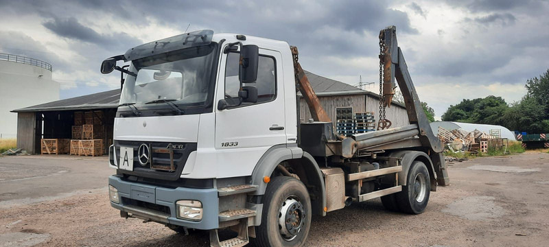 Mercedes-Benz 1833 Absetzkipper - Truk skip loader: gambar 1 Mercedes-Benz 1833 Absetzkipper - Truk skip loader: gambar 1