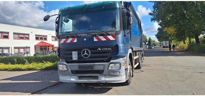 Mercedes-Benz 2632 Müllwgen 6x2 M.Haus Blatt/Luft - Truk sampah: gambar 3 Mercedes-Benz 2632 Müllwgen 6x2 M.Haus Blatt/Luft - Truk sampah: gambar 3