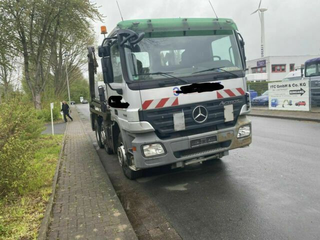 Mercedes-Benz 2641 Absetzer 6x2 Blatt/Luft Klima AHK - Truk skip loader: gambar 2 Mercedes-Benz 2641 Absetzer 6x2 Blatt/Luft Klima AHK - Truk skip loader: gambar 2
