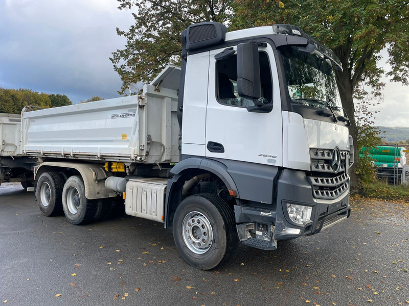 Mercedes-Benz 2648 3348 - Truk jungkit: gambar 1 Mercedes-Benz 2648 3348 - Truk jungkit: gambar 1