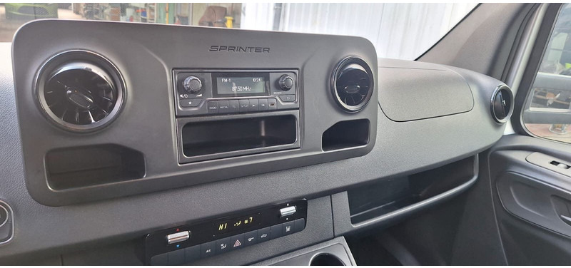 Mercedes-Benz 315 317 319 Sprinter III Koffer - Van box: gambar 5 Mercedes-Benz 315 317 319 Sprinter III Koffer - Van box: gambar 5