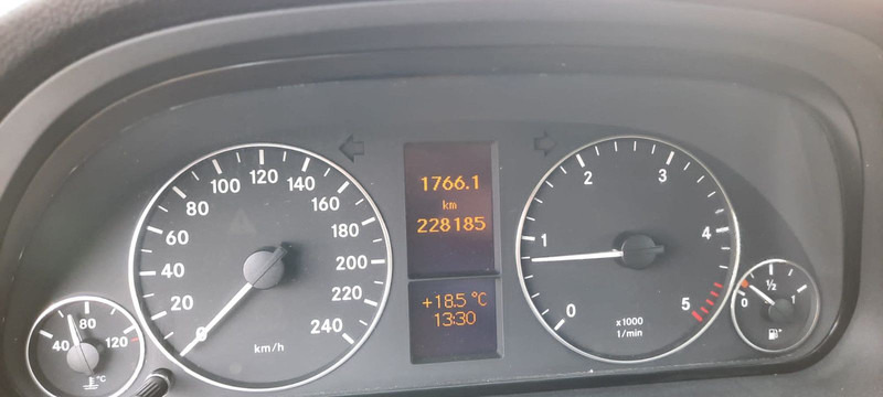Mercedes-Benz A-Klasse 180 A 180 CDI AVANTGARDE - Mobil: gambar 3 Mercedes-Benz A-Klasse 180 A 180 CDI AVANTGARDE - Mobil: gambar 3