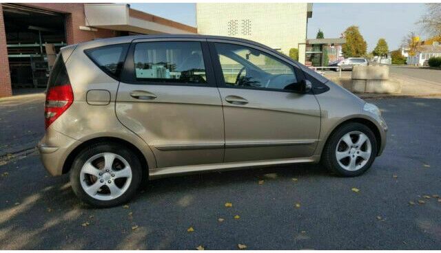 Mercedes-Benz A-Klasse 200 CDI - Hatchback: gambar 2 Mercedes-Benz A-Klasse 200 CDI - Hatchback: gambar 2