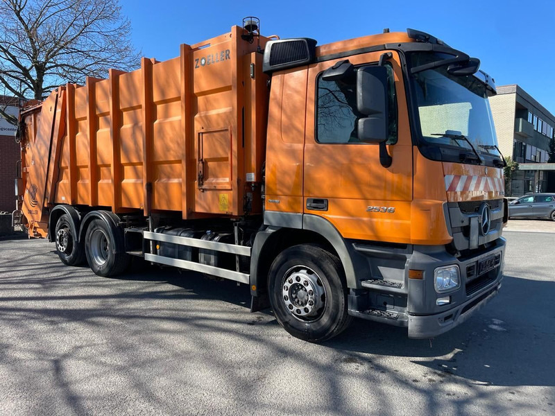Mercedes-Benz Actros 2536 6x2 Blatt/Luft Müllwagen - Truk sampah: gambar 2 Mercedes-Benz Actros 2536 6x2 Blatt/Luft Müllwagen - Truk sampah: gambar 2