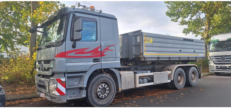 Mercedes-Benz Actros 2651 - Truk jungkit: gambar 1 Mercedes-Benz Actros 2651 - Truk jungkit: gambar 1