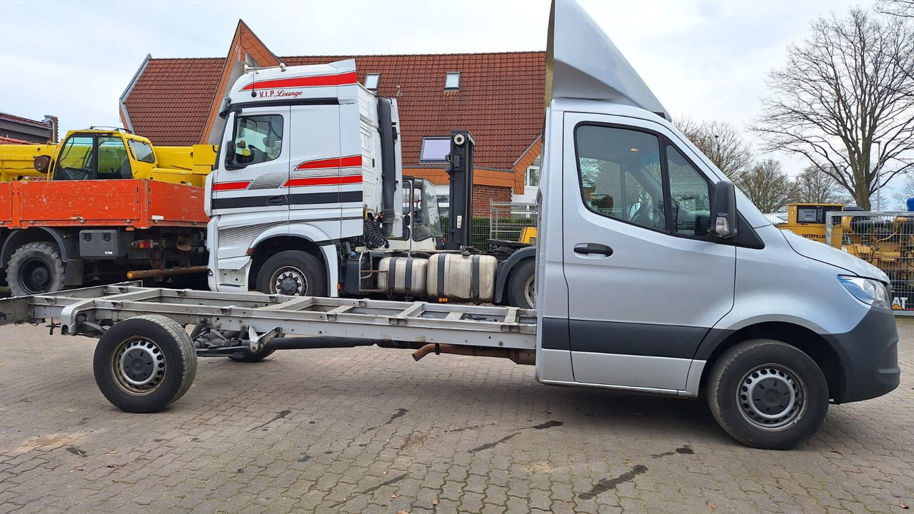 Mercedes-Benz Fahrgestell 316 - Truk sasis: gambar 3 Mercedes-Benz Fahrgestell 316 - Truk sasis: gambar 3