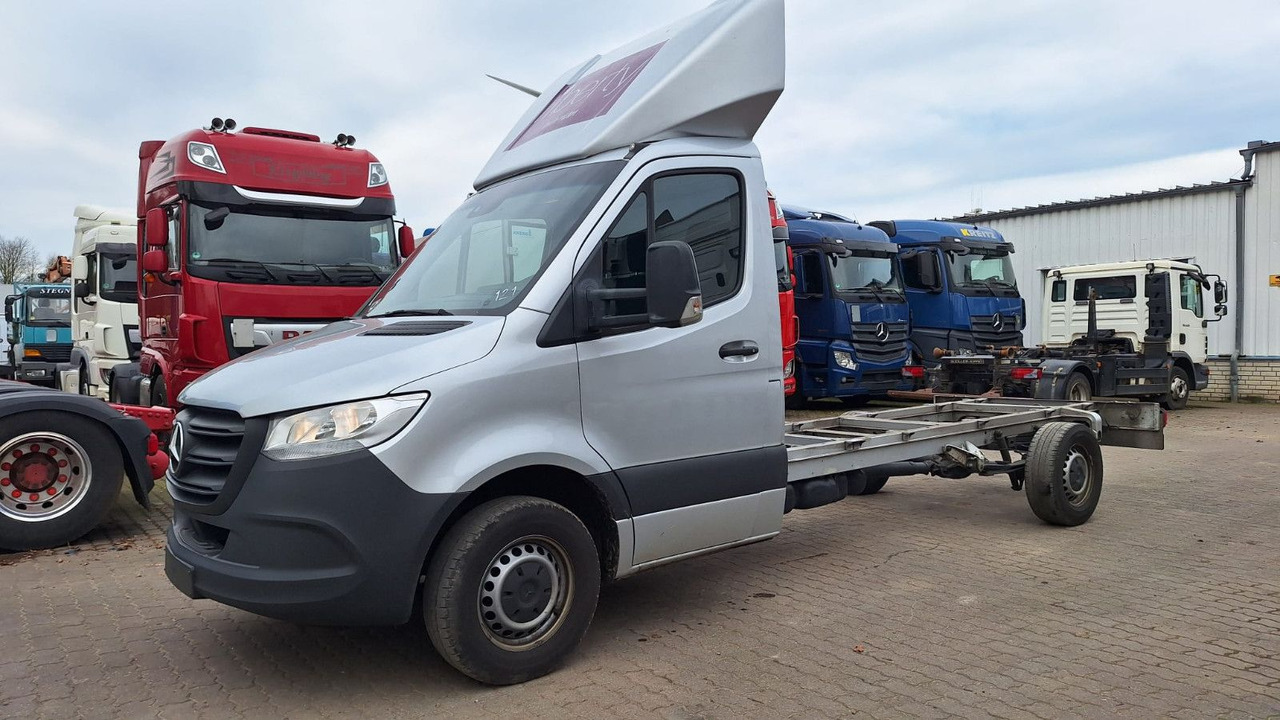 Mercedes-Benz Fahrgestell 316 - Truk sasis: gambar 1 Mercedes-Benz Fahrgestell 316 - Truk sasis: gambar 1