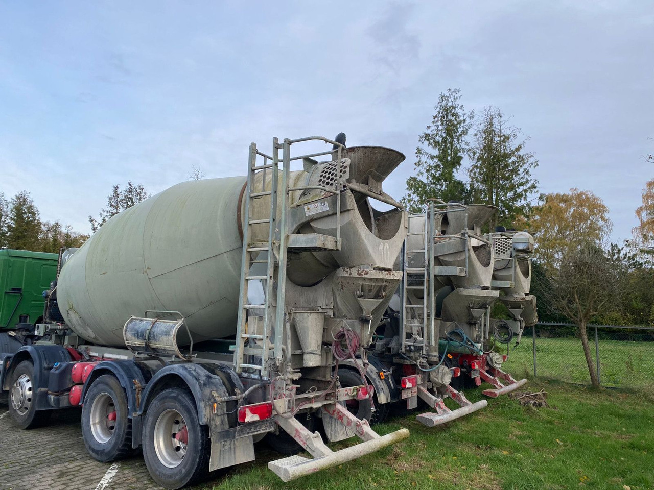 Scania 2x P360 Betonmischer 8x4 Blatt/Blatt E6 2 stück - Truk pengaduk beton: gambar 5 Scania 2x P360 Betonmischer 8x4 Blatt/Blatt E6 2 stück - Truk pengaduk beton: gambar 5