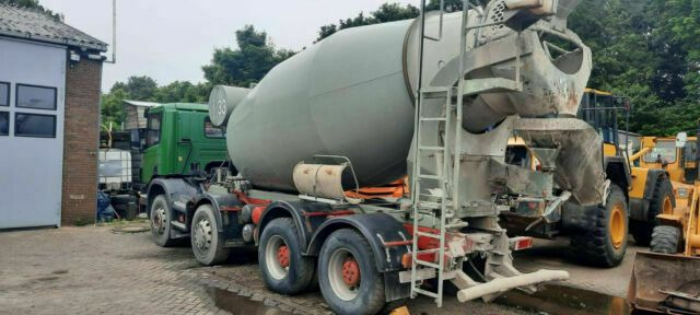 Scania P340PS 4-Achser 8x4 Betonmischer Euro:4 - Truk pengaduk beton: gambar 3 Scania P340PS 4-Achser 8x4 Betonmischer Euro:4 - Truk pengaduk beton: gambar 3