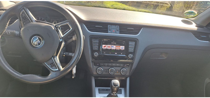 Mobil Škoda Octavia 2.0 TDI Green tec Solution Combi: gambar 8