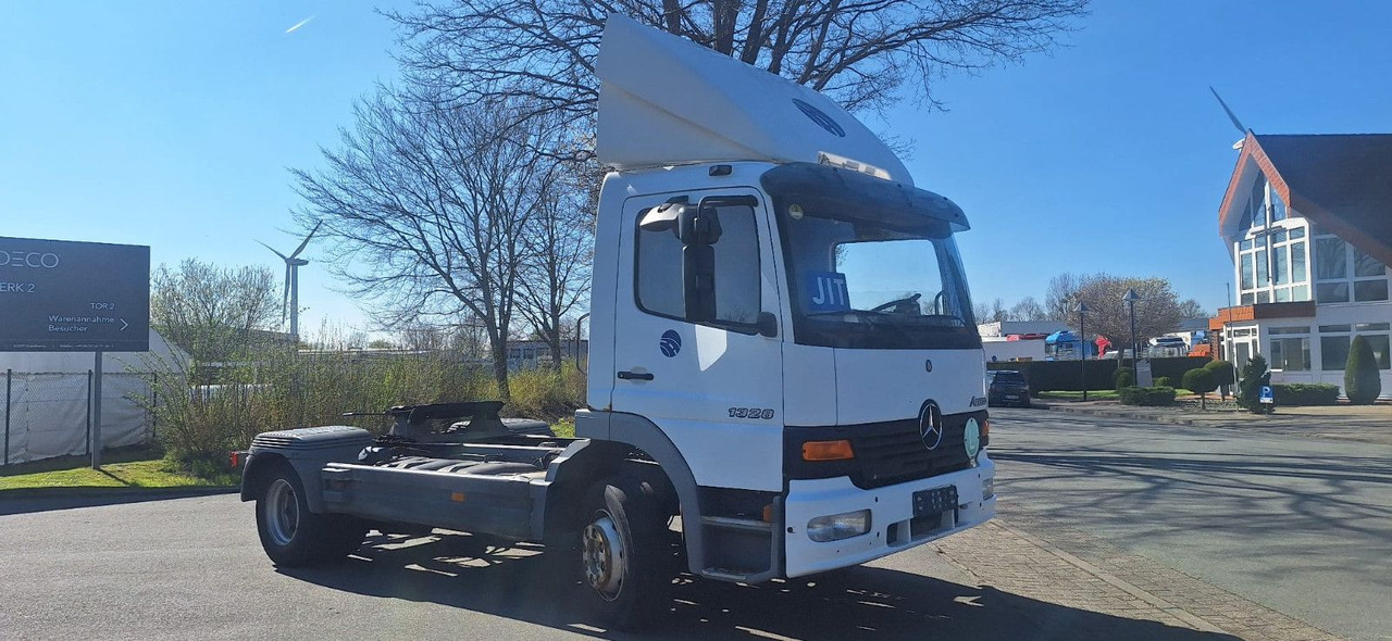 Mercedes-Benz 1328 SZM Atego - Tractor head: gambar 1 Mercedes-Benz 1328 SZM Atego - Tractor head: gambar 1