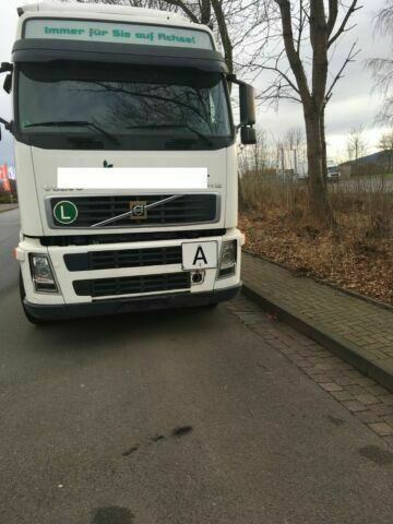 Volvo FH12-420 G.Haus 2xBett Klima Schaltgetriebe Reta - Hook lift: gambar 3 Volvo FH12-420 G.Haus 2xBett Klima Schaltgetriebe Reta - Hook lift: gambar 3