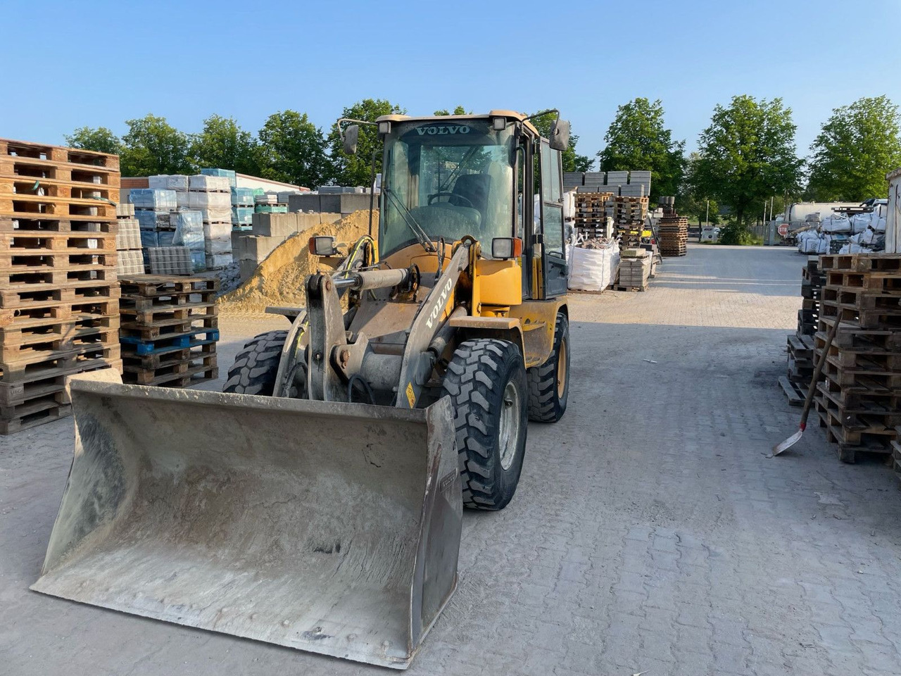 Volvo L30G - Wheel loader: gambar 1 Volvo L30G - Wheel loader: gambar 1