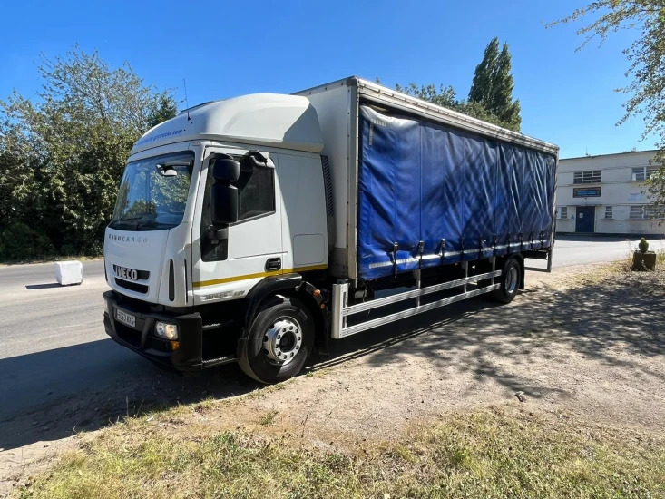 2013 Iveco Eurocargo Curtainsider - Truk dengan terpal samping: gambar 2 2013 Iveco Eurocargo Curtainsider - Truk dengan terpal samping: gambar 2