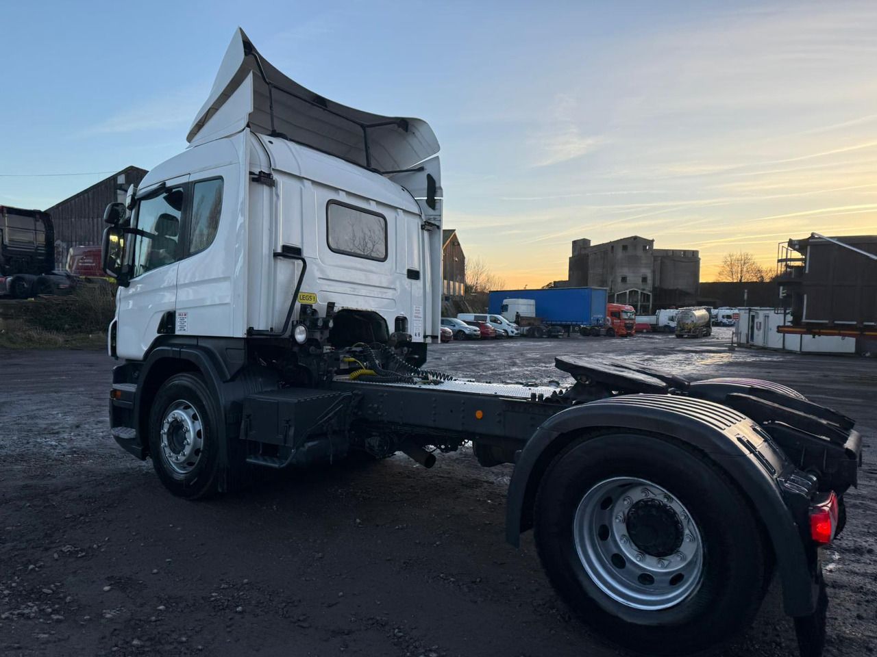 Tractor head 2016 Scania P360 Tractor Unit: gambar 26 Tractor head 2016 Scania P360 Tractor Unit: gambar 26