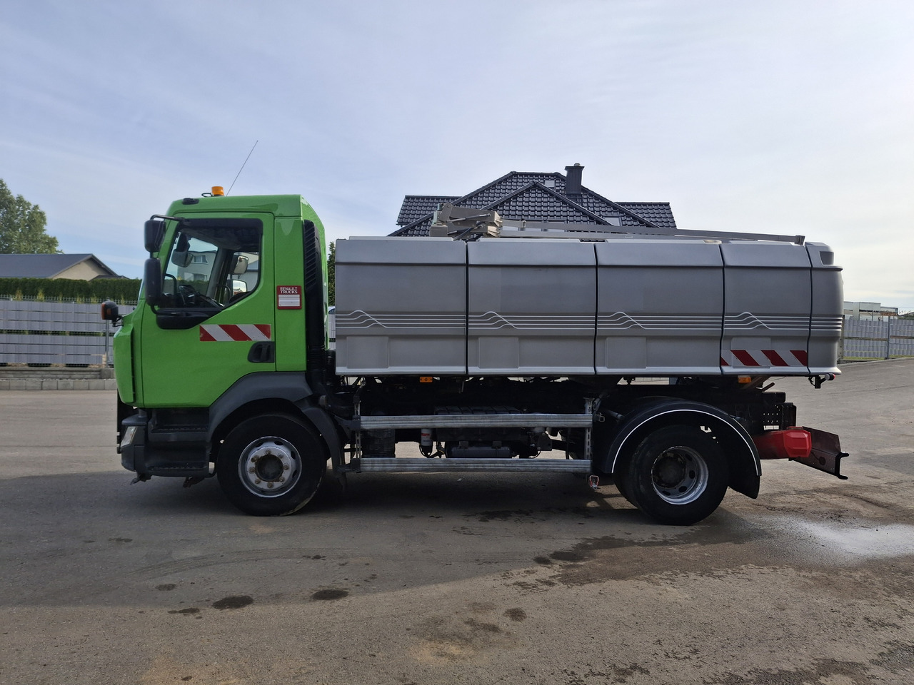 RENAULT D16 Polewaczka Karcher Straßenwaschanlage Euro 6 - Kendaraan Kota/ Khusus: gambar 5 RENAULT D16 Polewaczka Karcher Straßenwaschanlage Euro 6 - Kendaraan Kota/ Khusus: gambar 5