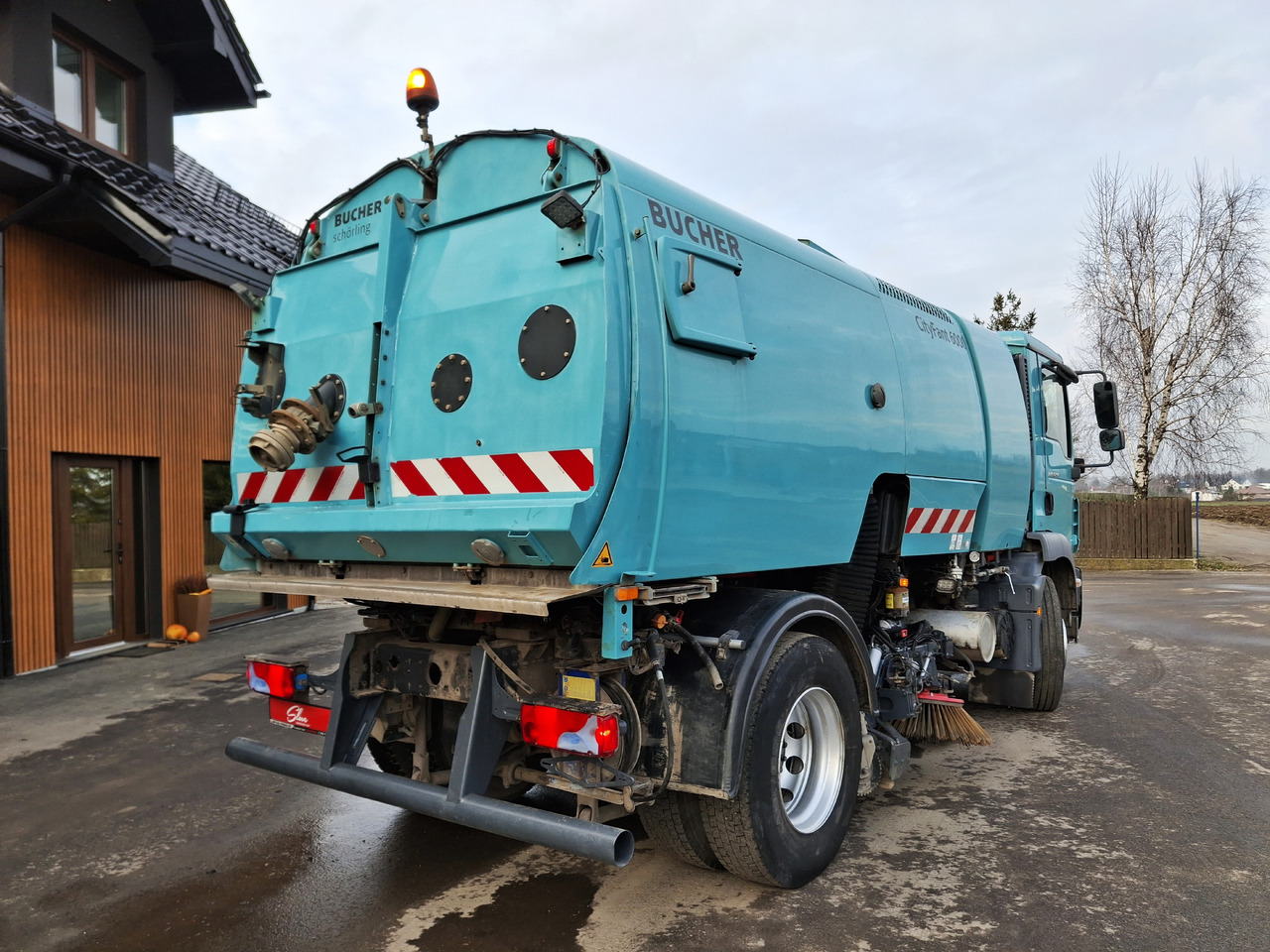 MAN 18.290 Zamiatarka Kehrmaschine BUCHER PM10 L/R Karcher - Penyapu jalan: gambar 4 MAN 18.290 Zamiatarka Kehrmaschine BUCHER PM10 L/R Karcher - Penyapu jalan: gambar 4