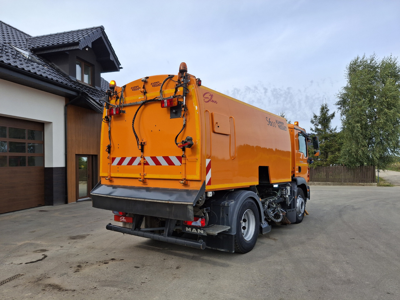 MAN TGM 18.250 Zamiatarka Kupper Weisser BROCK 2 Motoren Szczotki L/R PM10 Odchwaszczarka - Penyapu jalan: gambar 5 MAN TGM 18.250 Zamiatarka Kupper Weisser BROCK 2 Motoren Szczotki L/R PM10 Odchwaszczarka - Penyapu jalan: gambar 5