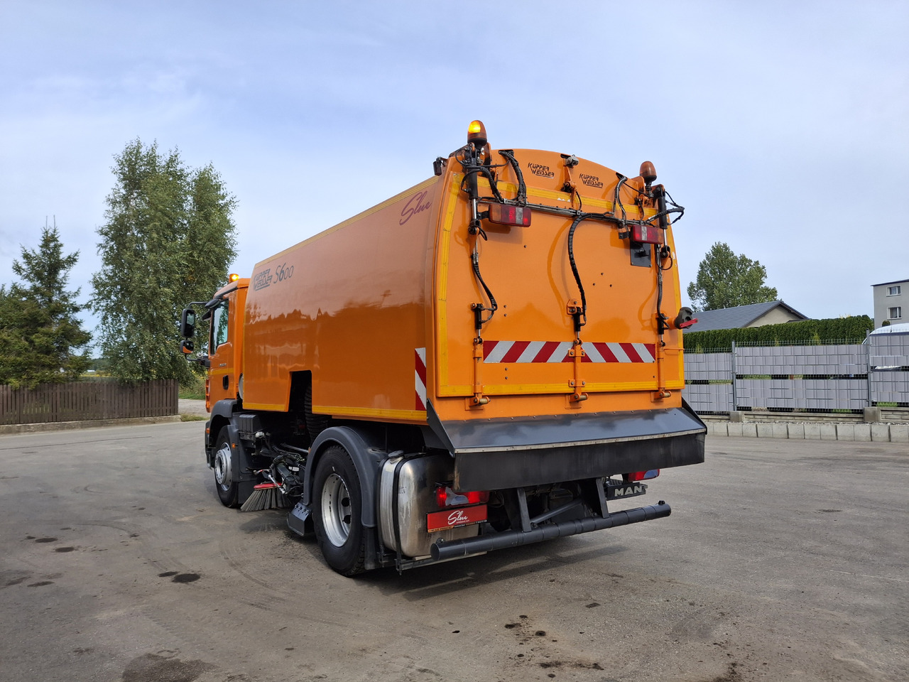 MAN TGM 18.250 Zamiatarka Kupper Weisser BROCK 2 Motoren Szczotki L/R PM10 Odchwaszczarka - Penyapu jalan: gambar 4 MAN TGM 18.250 Zamiatarka Kupper Weisser BROCK 2 Motoren Szczotki L/R PM10 Odchwaszczarka - Penyapu jalan: gambar 4
