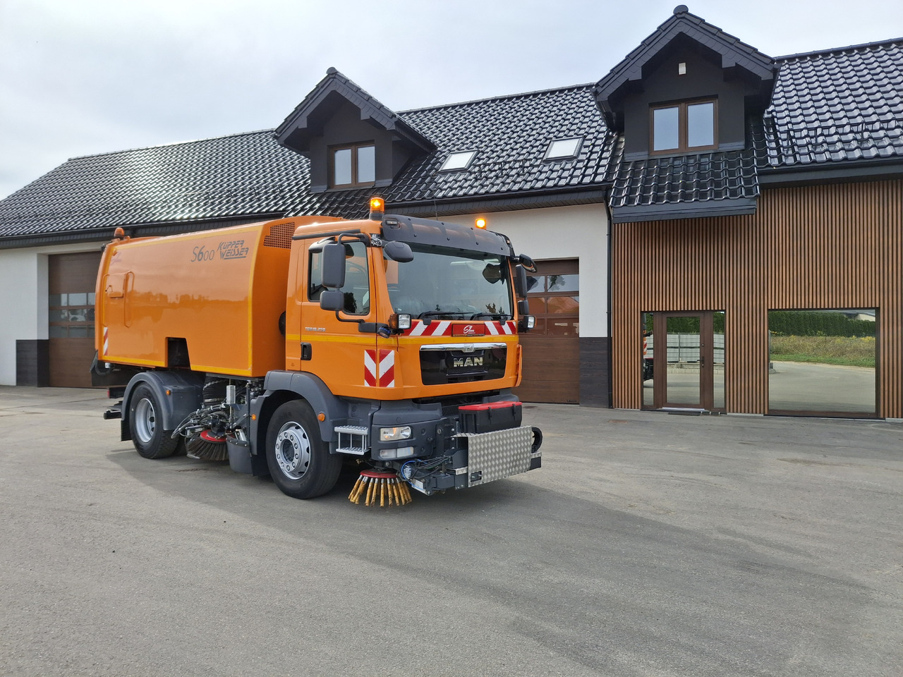 MAN TGM 18.250 Zamiatarka Kupper Weisser BROCK 2 Motoren Szczotki L/R PM10 Odchwaszczarka - Penyapu jalan: gambar 1 MAN TGM 18.250 Zamiatarka Kupper Weisser BROCK 2 Motoren Szczotki L/R PM10 Odchwaszczarka - Penyapu jalan: gambar 1