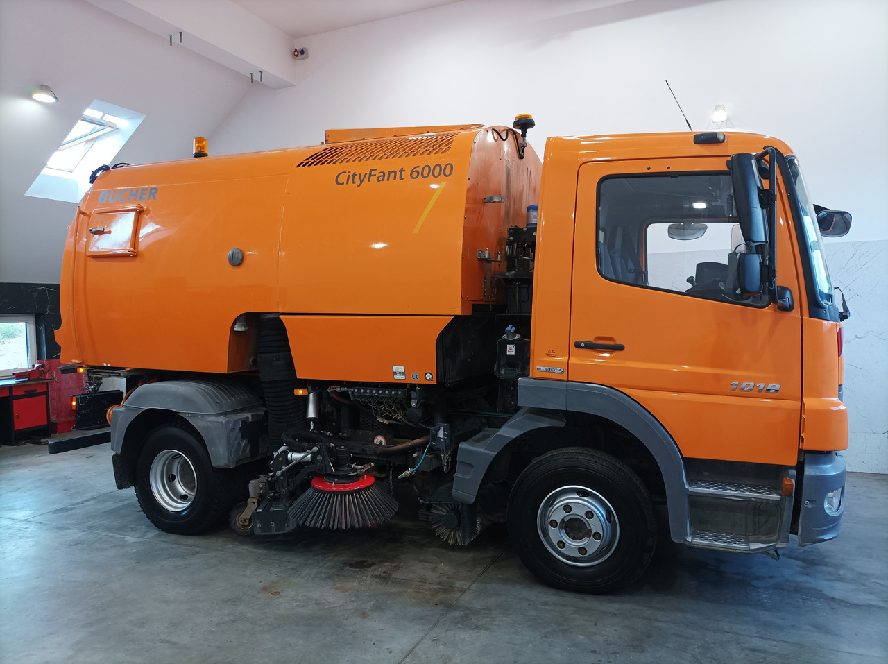 MERCEDES-BENZ Atego 1018 Zamiatarka Kehrmaschine BUCHER Szczotki L/R PM10 2 Silniki 2012r - Penyapu jalan: gambar 5 MERCEDES-BENZ Atego 1018 Zamiatarka Kehrmaschine BUCHER Szczotki L/R PM10 2 Silniki 2012r - Penyapu jalan: gambar 5