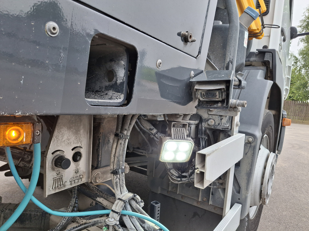 Penyapu jalan MERCEDES-BENZ Atego 1523 Zamiatarka Kehrmaschine Schmidt Street King 660 Euro 6 PM10 2 Motoren Szczotki L/R 2016r: gambar 9