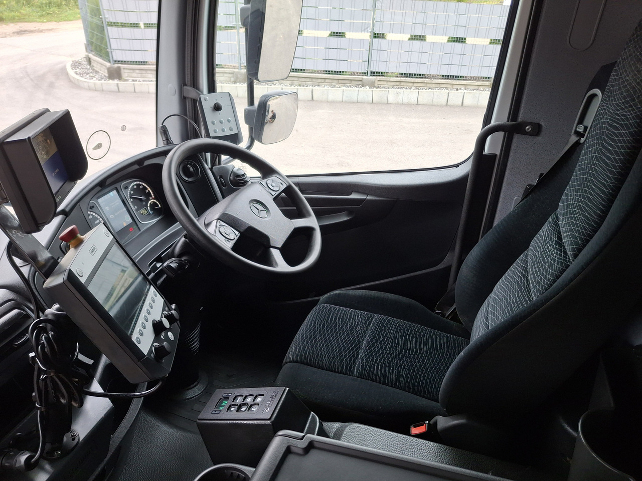 Penyapu jalan MERCEDES-BENZ Atego 1523 Zamiatarka Kehrmaschine Schmidt Street King 660 Euro 6 PM10 2 Motoren Szczotki L/R 2016r: gambar 42