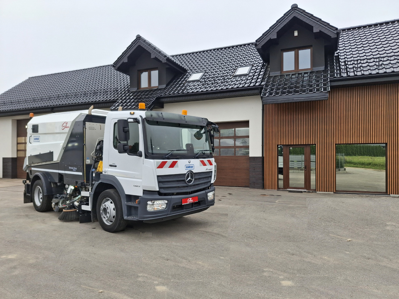 MERCEDES-BENZ Atego 1523 Zamiatarka Kehrmaschine Schmidt Street King 660 Euro 6 PM10 2 Motoren Szczotki L/R 2016r - Penyapu jalan: gambar 1 MERCEDES-BENZ Atego 1523 Zamiatarka Kehrmaschine Schmidt Street King 660 Euro 6 PM10 2 Motoren Szczotki L/R 2016r - Penyapu jalan: gambar 1